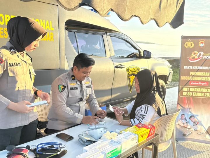 Semarak Hari Bhayangkara ke-80, Bid Dokkes Polda Sulbar Gelar Pemeriksaan Kesehatan Gratis untuk Warga