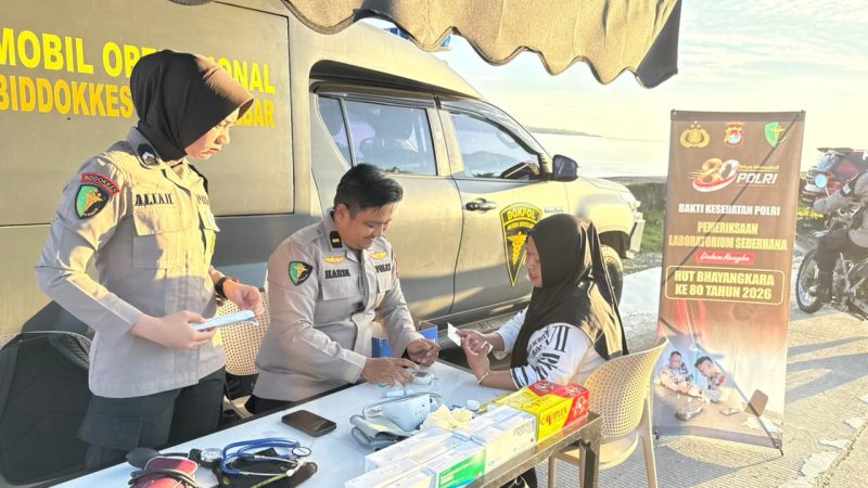 Semarak Hari Bhayangkara ke-80, Bid Dokkes Polda Sulbar Gelar Pemeriksaan Kesehatan Gratis untuk Warga