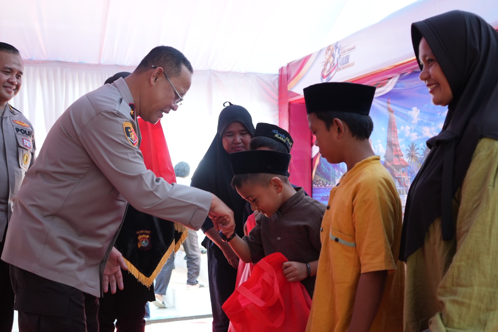 Semarak Hari Bhayangkara ke-80, Polda Sulbar Gelar Bakti Kesehatan untuk Masyarakat