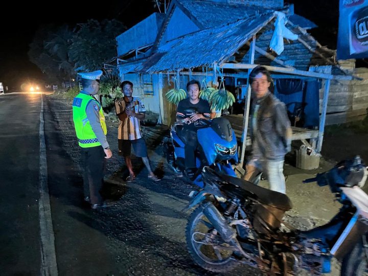 Sapa Warga Lewat Patroli Blue Light, Ditlantas Polda Sulbar Jaga Kondusivitas Malam