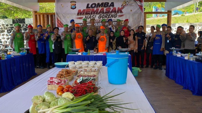 Meriahkan Hari Bhayangkara ke-80, Kapolda Sulbar Jadi Koki Dadakan di Lomba Nasi Goreng