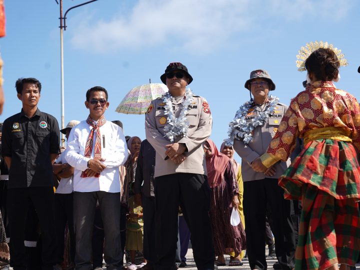 Jelang Hari Bhayangkara ke-80, Kapolda Sulbar Sambangi Pulau Ambo, Tebar Kepedulian untuk Warga