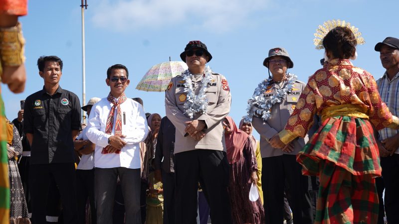 Jelang Hari Bhayangkara ke-80, Kapolda Sulbar Sambangi Pulau Ambo, Tebar Kepedulian untuk Warga