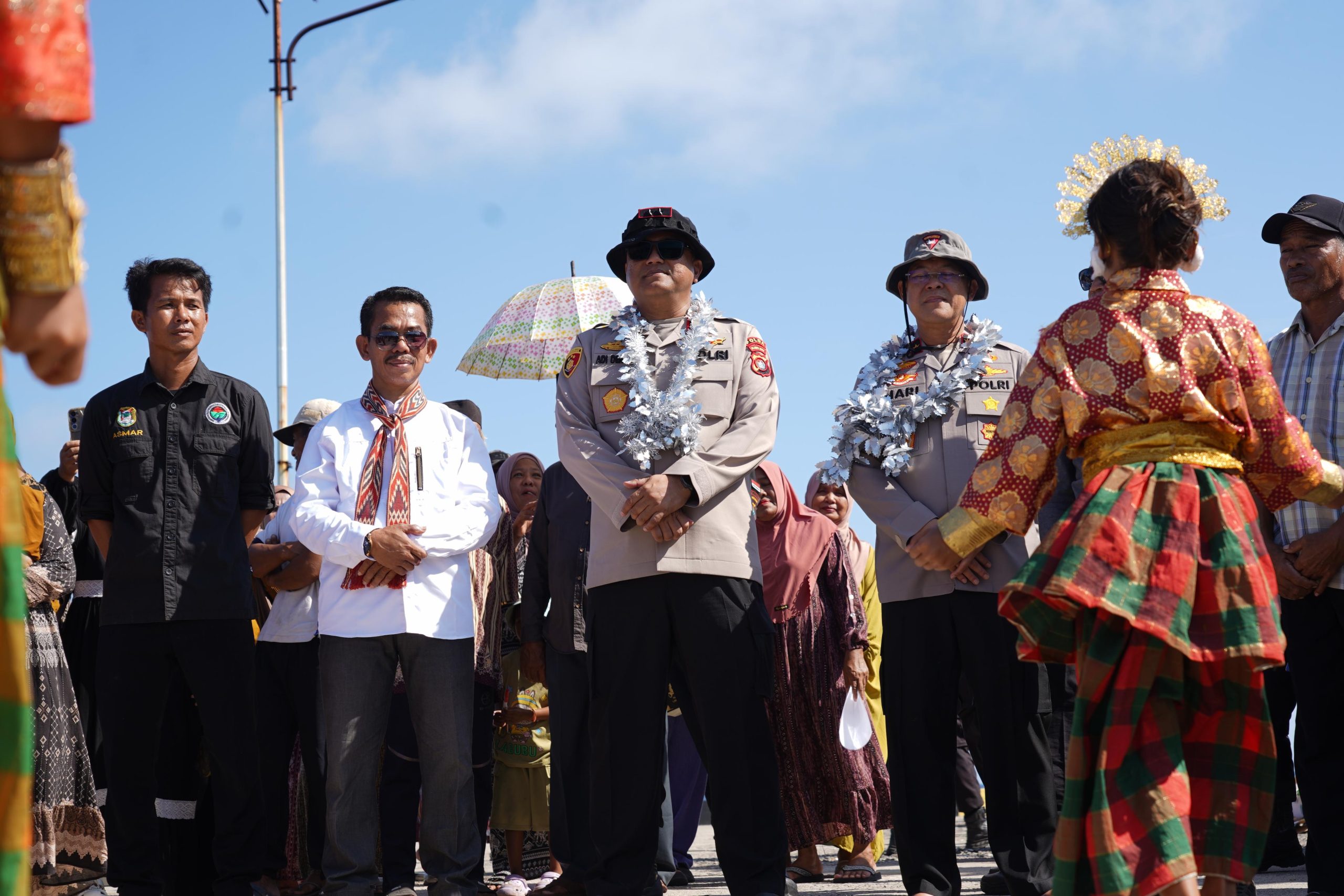Jelang Hari Bhayangkara ke-80, Kapolda Sulbar Sambangi Pulau Ambo, Tebar Kepedulian untuk Warga