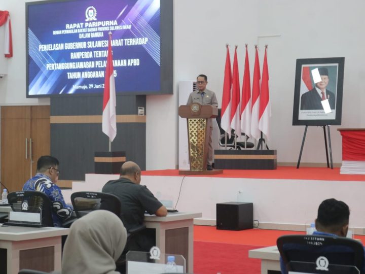 Mewakili Gubernur, Sekprov Sulbar Sampaikan Ranperda Pertanggungjawaban APBD 2025 di DPRD