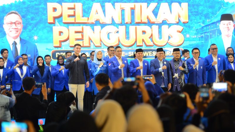 Zulhas Lantik Pengurus PAN Sulbar, Tekankan Politik untuk Bantu Rakyat
