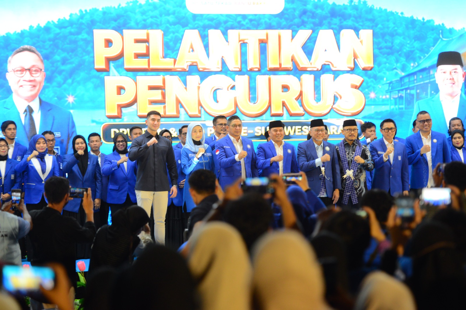 Zulhas Lantik Pengurus PAN Sulbar, Tekankan Politik untuk Bantu Rakyat