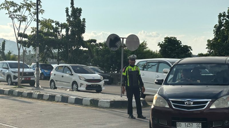 Pastikan Setiap Pengendara Aman Ditlantas Polda Sulbar Siaga Penuh di Jam Padat Mobilitas