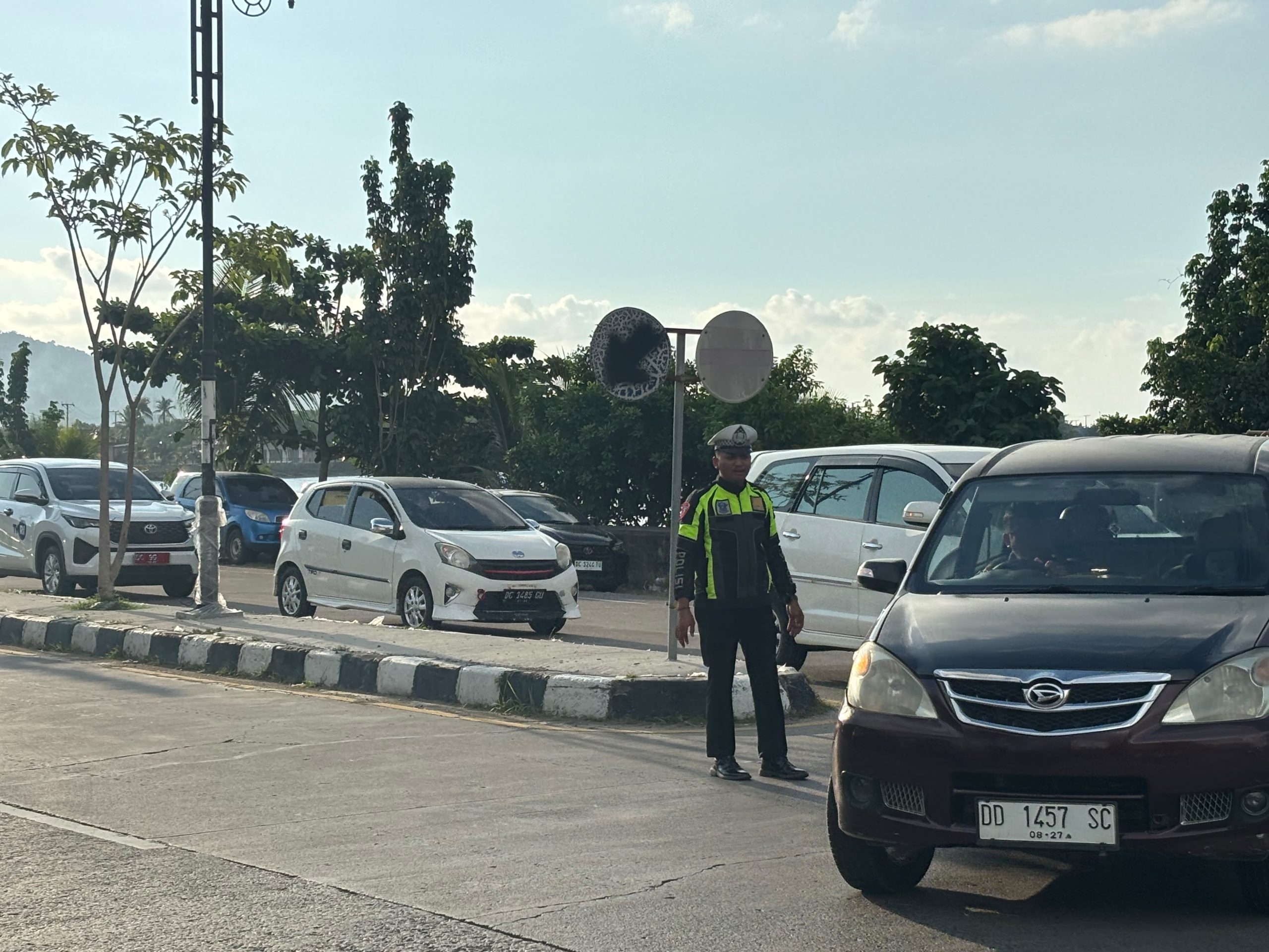 Pastikan Setiap Pengendara Aman Ditlantas Polda Sulbar Siaga Penuh di Jam Padat Mobilitas