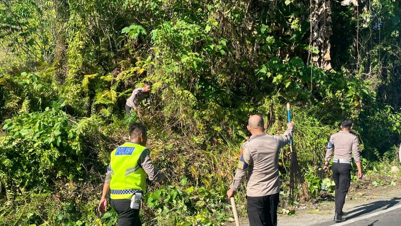 Ditlantas Polda Sulbar Gelar Aksi Bersih Jalan untuk Tingkatkan Keselamatan Berlalu Lintas
