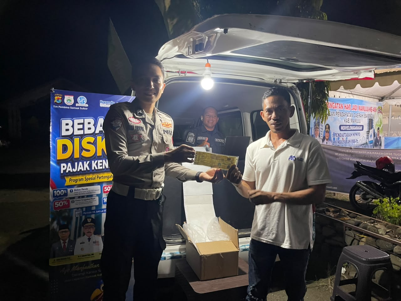Samsat Keliling Malam Ditlantas Polda Sulbar Permudah Masyarakat Bayar Pajak Kendaraan