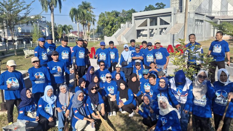 Aksi Bakti dan Tanaman Pohon Demokrat Mamuju, Semarakkan Langit Biru Indonesia Asri