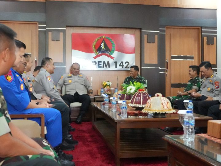 Silaturahmi ke Korem 142 Tatag, Kapolda Sulbar Tegaskan Pentingnya Sinergi TNI-Polri