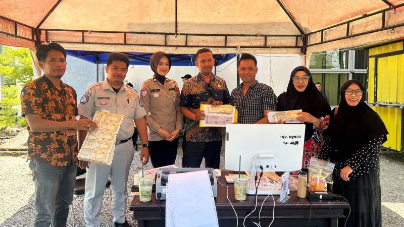 Tak Perlu ke Kantor Samsat, SAMKEL Polda Sulbar Layani Pajak Kendaraan di Kantor Gubernur
