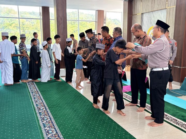 Polda Sulbar dan Anak Yatim Bermunajat Bersama, Memohon Keberkahan untuk Keamanan Daerah