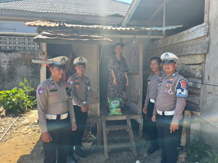 Polantas Karib Hadir untuk Masyarakat, Ditlantas Polda Sulbar Salurkan Bantuan Beras