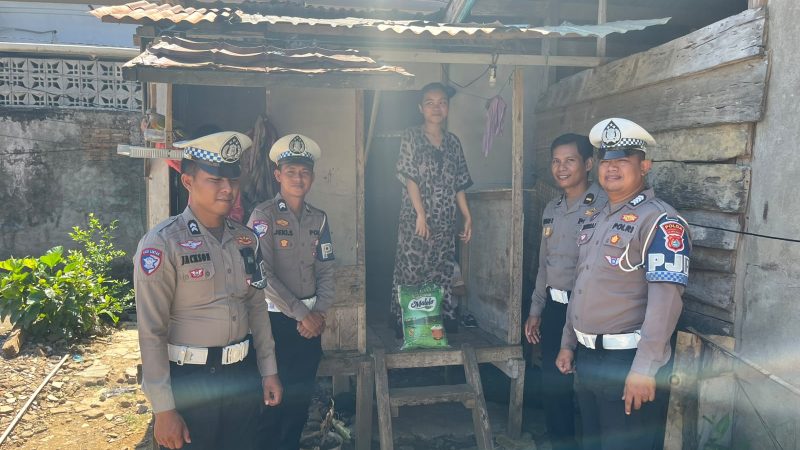 Polantas Karib Hadir untuk Masyarakat, Ditlantas Polda Sulbar Salurkan Bantuan Beras