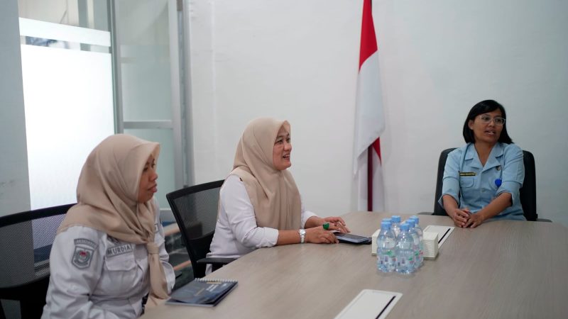 Sambangi RRI Mamuju, KominfoSS Sulbar Dorong Penguatan Konten Berbahasa Lokal