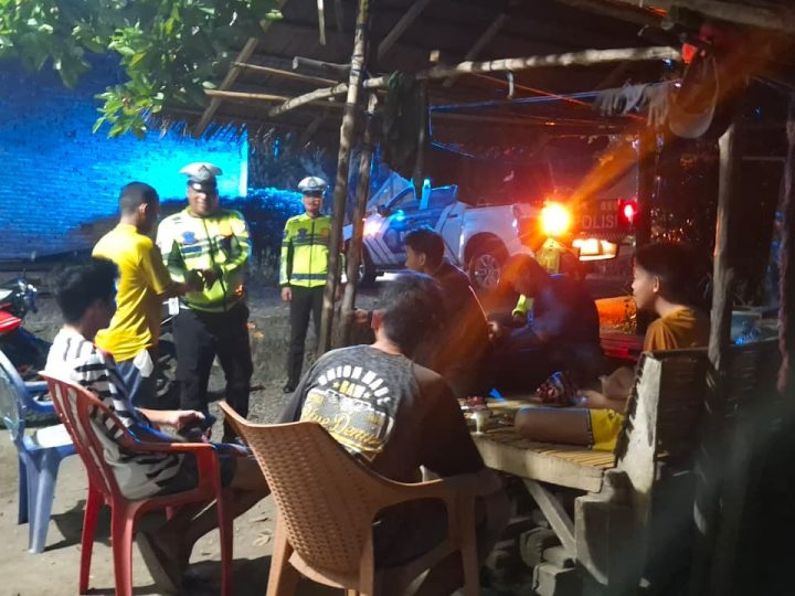 Polantas Karib Polda Sulbar Perkuat Keamanan Malam Lewat Patroli Blue Light Humanis