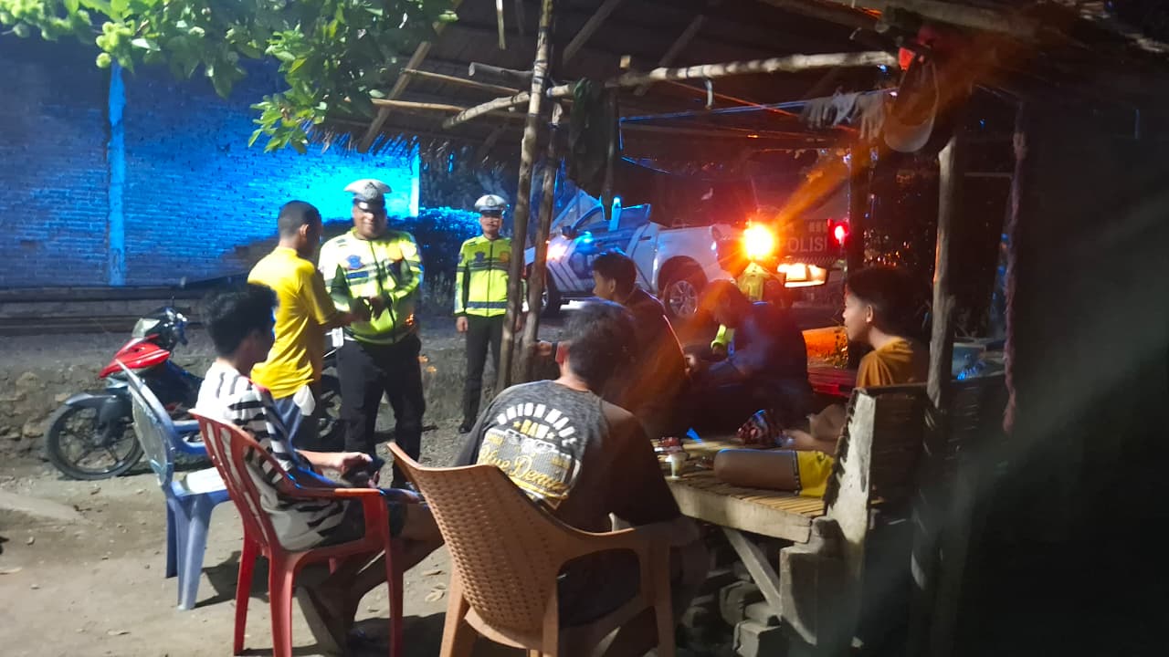 Polantas Karib Polda Sulbar Perkuat Keamanan Malam Lewat Patroli Blue Light Humanis