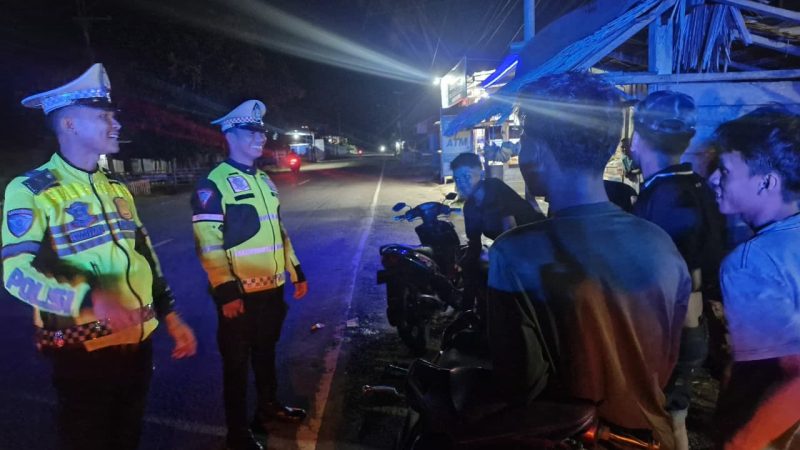 Polantas KARIB Polda Sulbar Intensifkan Patroli Blue Light Demi Keamanan Warga Kalukku
