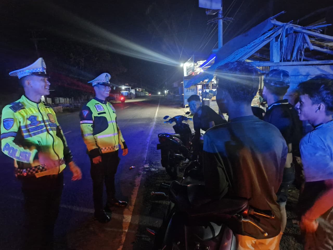 Polantas KARIB Polda Sulbar Intensifkan Patroli Blue Light Demi Keamanan Warga Kalukku