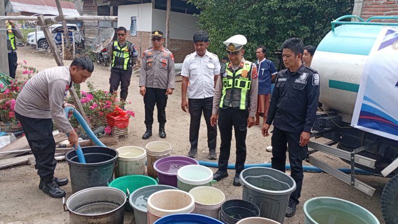 Polres Polman Distribusikan 8.000 Liter Air Bersih, Warga Ucapkan Terima Kasih Tulus