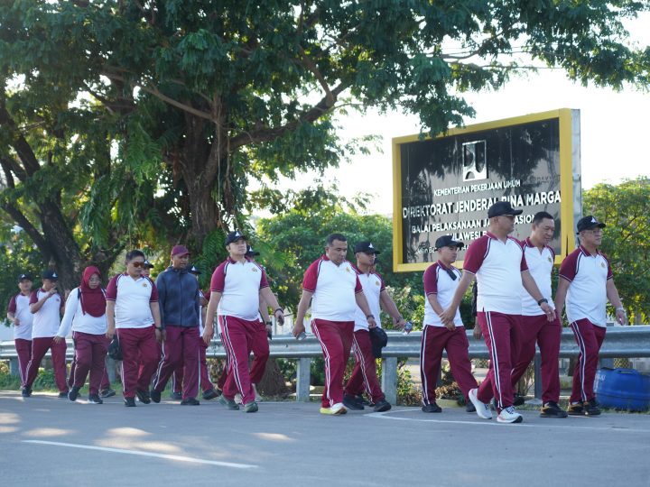 Jaga Kebugaran dan Soliditas, Kapolda Sulbar Pimpin Olahraga Bersama Jajaran