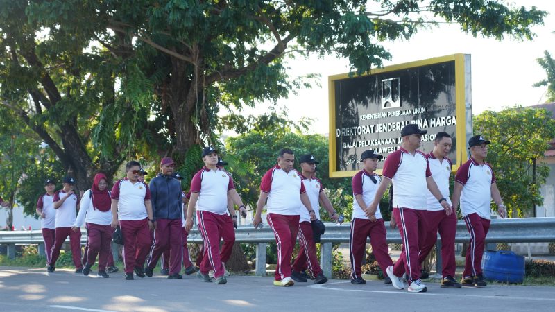 Jaga Kebugaran dan Soliditas, Kapolda Sulbar Pimpin Olahraga Bersama Jajaran