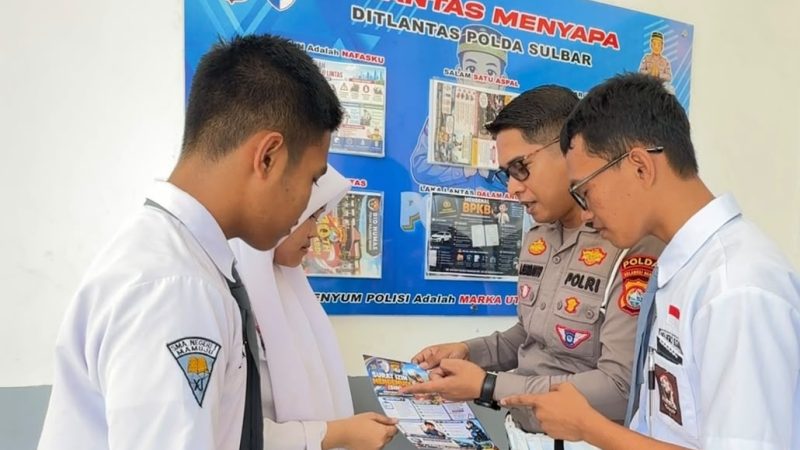 Pelajar SMAN 1 Mamuju Sambut Antusias Mading Edukatif Ditlantas Polda Sulbar