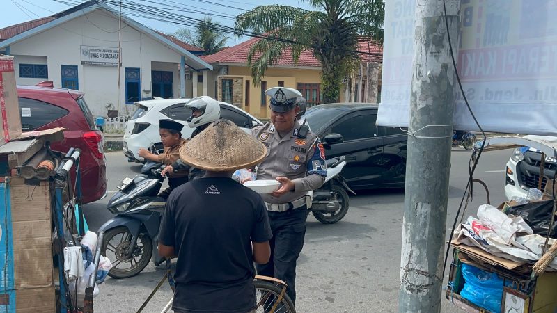 Polantas Polda Sulbar Hadir Humanis, Jumat Berkah Jadi Wujud Nyata Kepedulian kepada Warga