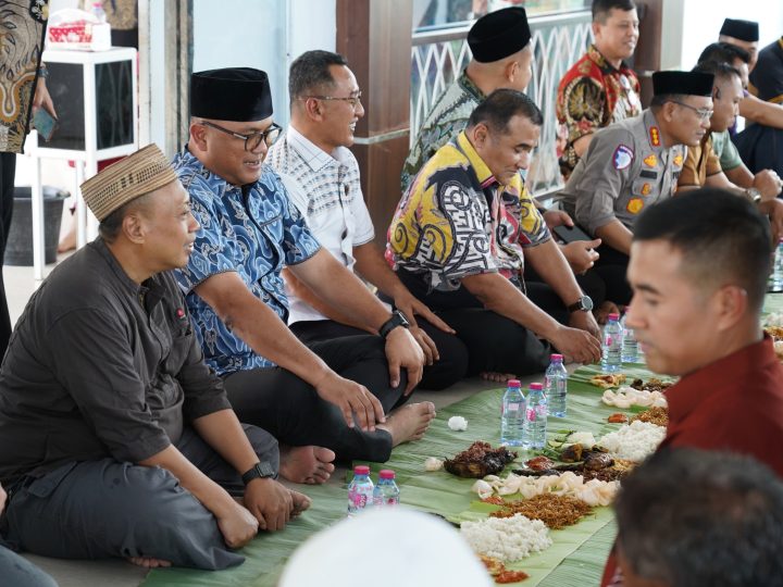 Titipkan Doa untuk Negeri, Polda Sulbar Bersama Anak Yatim dalam Jumat Berkah