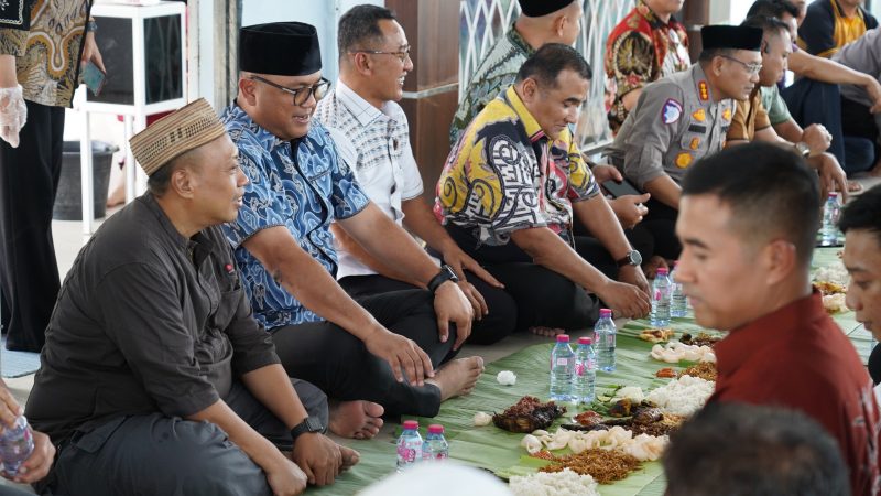 Titipkan Doa untuk Negeri, Polda Sulbar Bersama Anak Yatim dalam Jumat Berkah