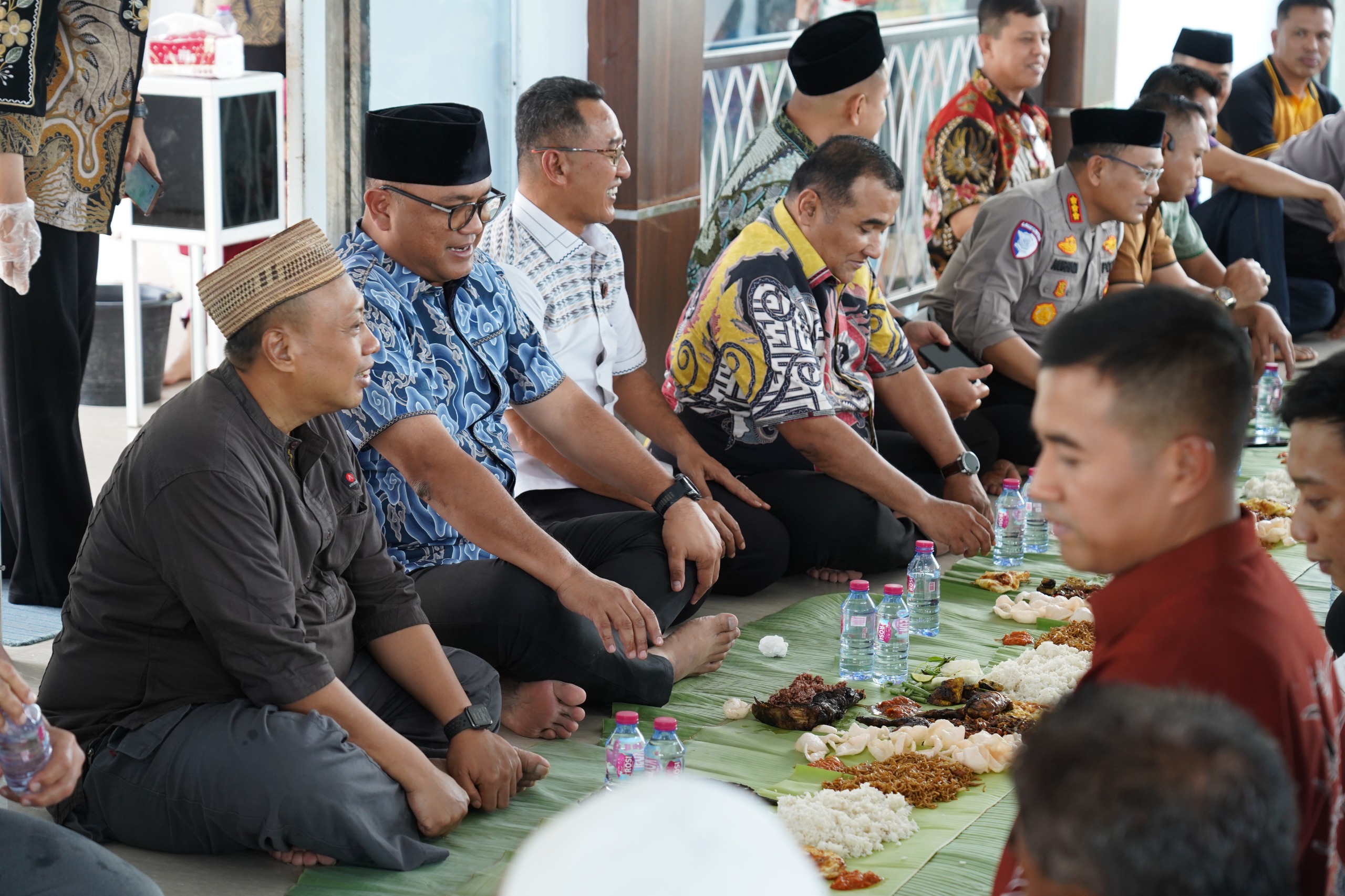 Titipkan Doa untuk Negeri, Polda Sulbar Bersama Anak Yatim dalam Jumat Berkah