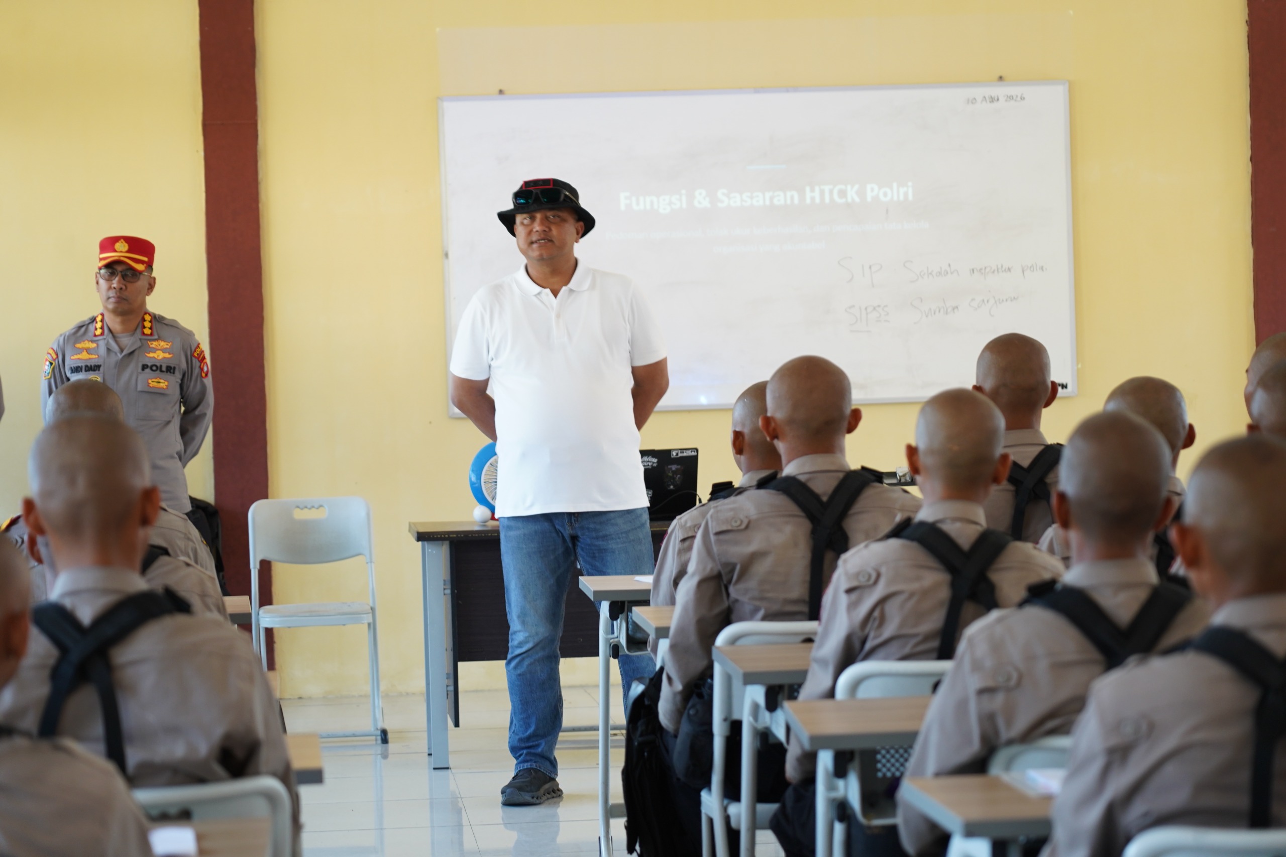 Kapolda Sulbar Motivasi Siswa SPN: Belajar Sungguh-Sungguh, Jadilah Polisi yang Dicintai Rakyat