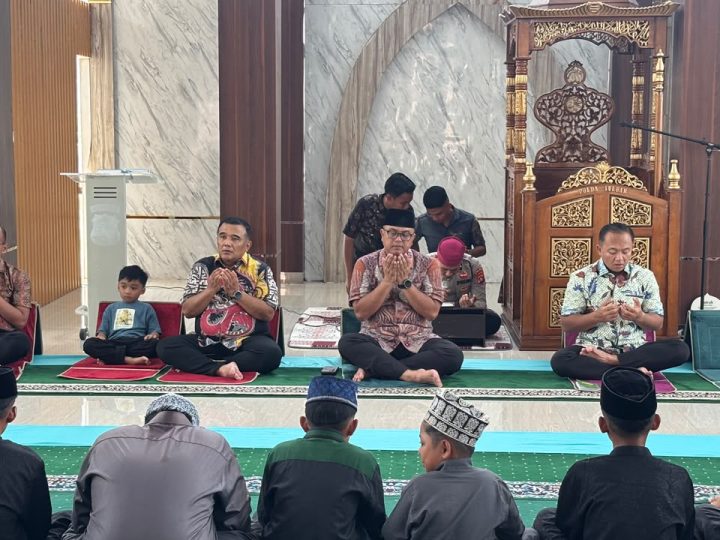 Hadirkan Keberkahan Bersama Anak Yatim dan Santri, Polda Sulbar Jaga Nilai Spritual