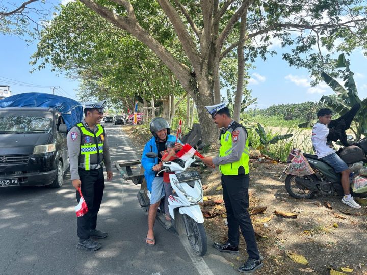 Semarak HUT RI ke-81, Polres Mateng Tebarkan Merah Putih di Tengah Masyarakat