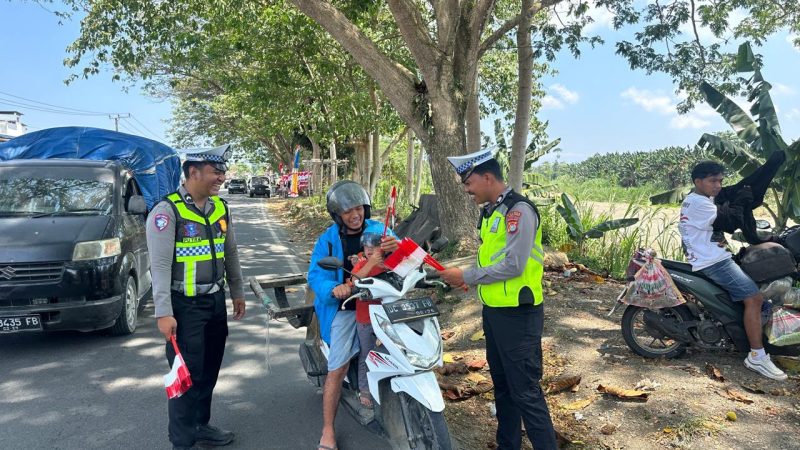 Semarak HUT RI ke-81, Polres Mateng Tebarkan Merah Putih di Tengah Masyarakat