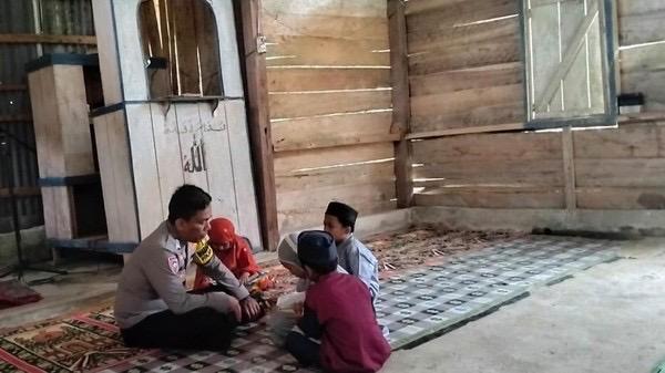Bripka Nur Alam, Polisi yang Jadi Guru Ngaji di Pedalaman Mamasa