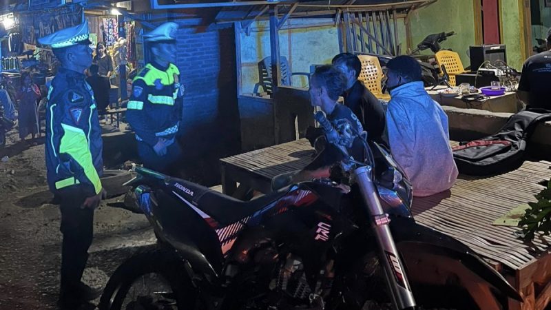 Polantas Hadir di Tengah Warga, Malam di Mamuju Dijaga Tetap Aman dan Kondusif
