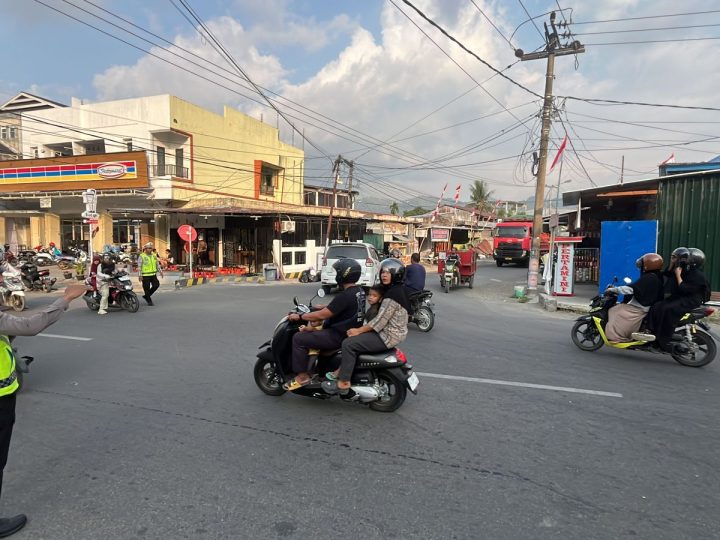 Jam Pulang Kerja Padat, Polantas Polda Sulbar Siaga Jaga Kelancaran Lalu Lintas