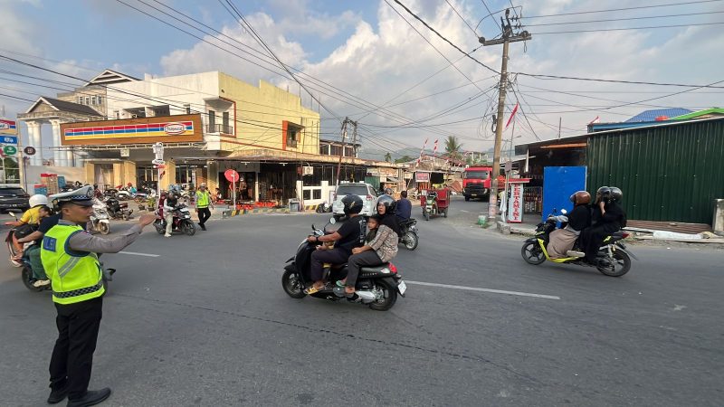 Jam Pulang Kerja Padat, Polantas Polda Sulbar Siaga Jaga Kelancaran Lalu Lintas