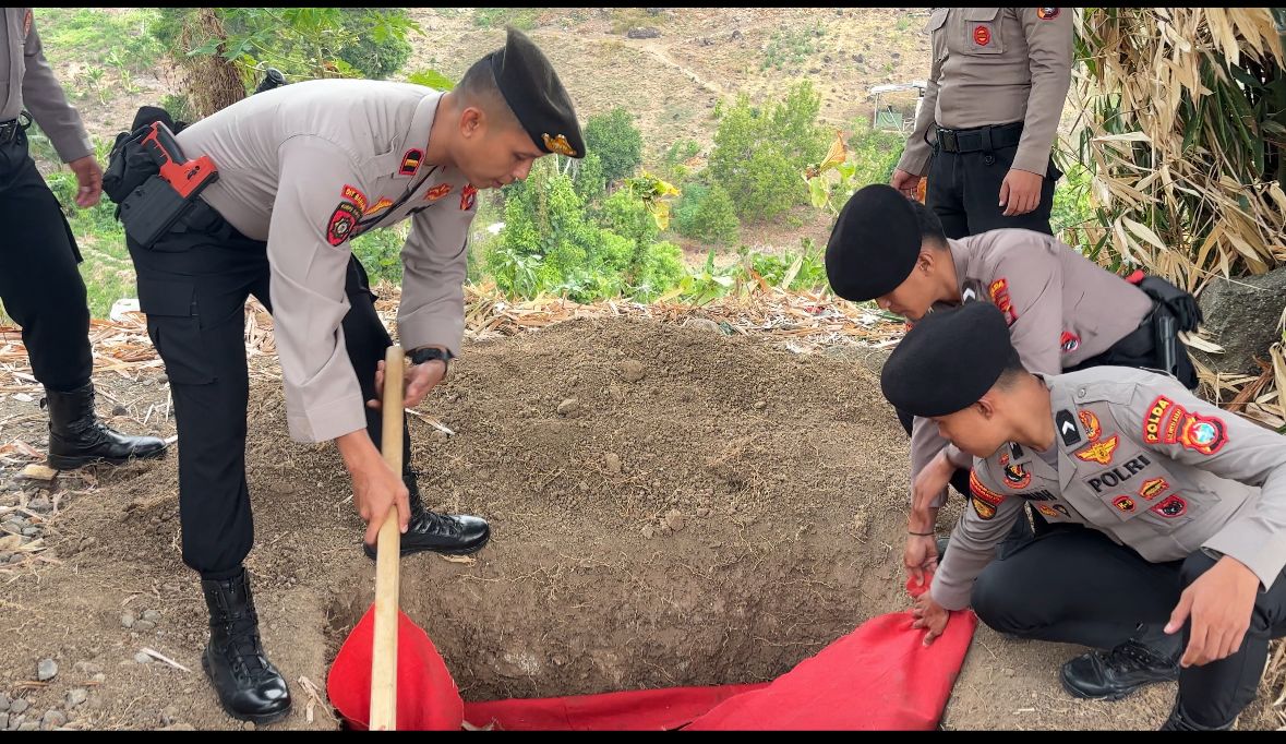 Kenang Pengabdian Setia, Polda Sulbar Gelar Apel Pemakaman Simbolis K-9 “Getta”