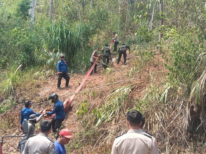 Karhutla Tawalian Mamasa Meluas hingga 2 Hektare, TNI-Polri Berjibaku Cegah Api ke Permukiman