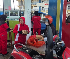Pengendara di SPBU Simboro Dapat Kejutan Makanan Gratis saat Antre BBN