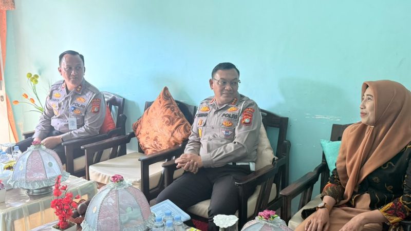 71 Tahun Mengabdi, Dirlantas Polda Sulbar Kunjungi Purnawirawan