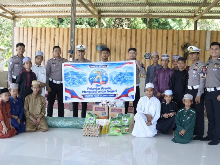 Wujud Syukur 71 Tahun Pengabdian, Ditlantas Polda Sulbar Tebar Kebaikan Lewat Bakti Sosial