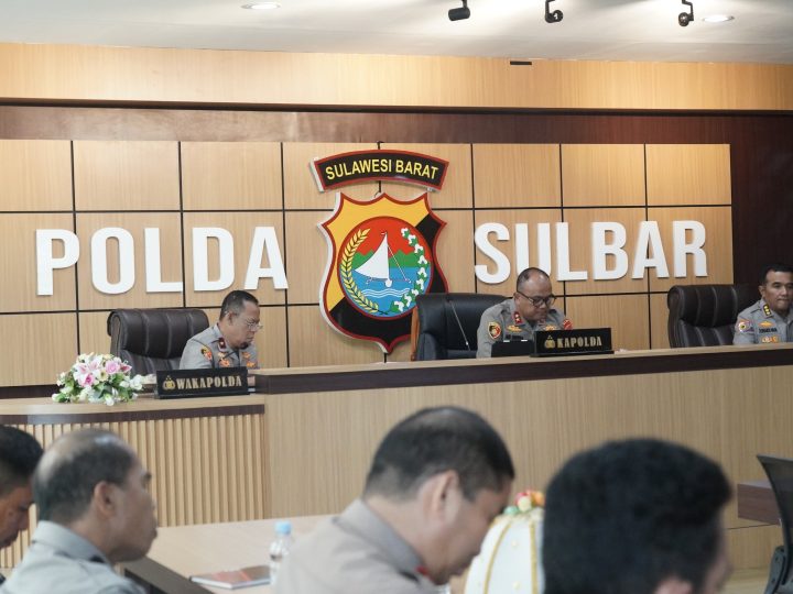 Kapolda Sulbar Beserta PJU Ikuti Penyerahan LHP Keuangan dan Grand Entry Meeting Audit Semester II 2026