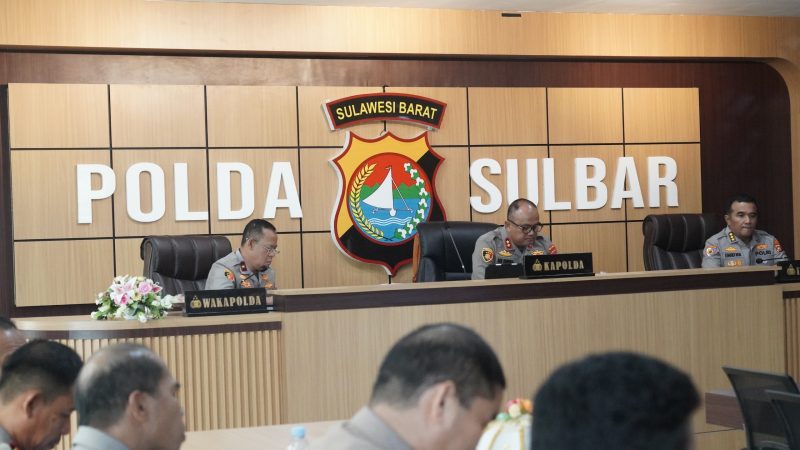 Kapolda Sulbar Beserta PJU Ikuti Penyerahan LHP Keuangan dan Grand Entry Meeting Audit Semester II 2026