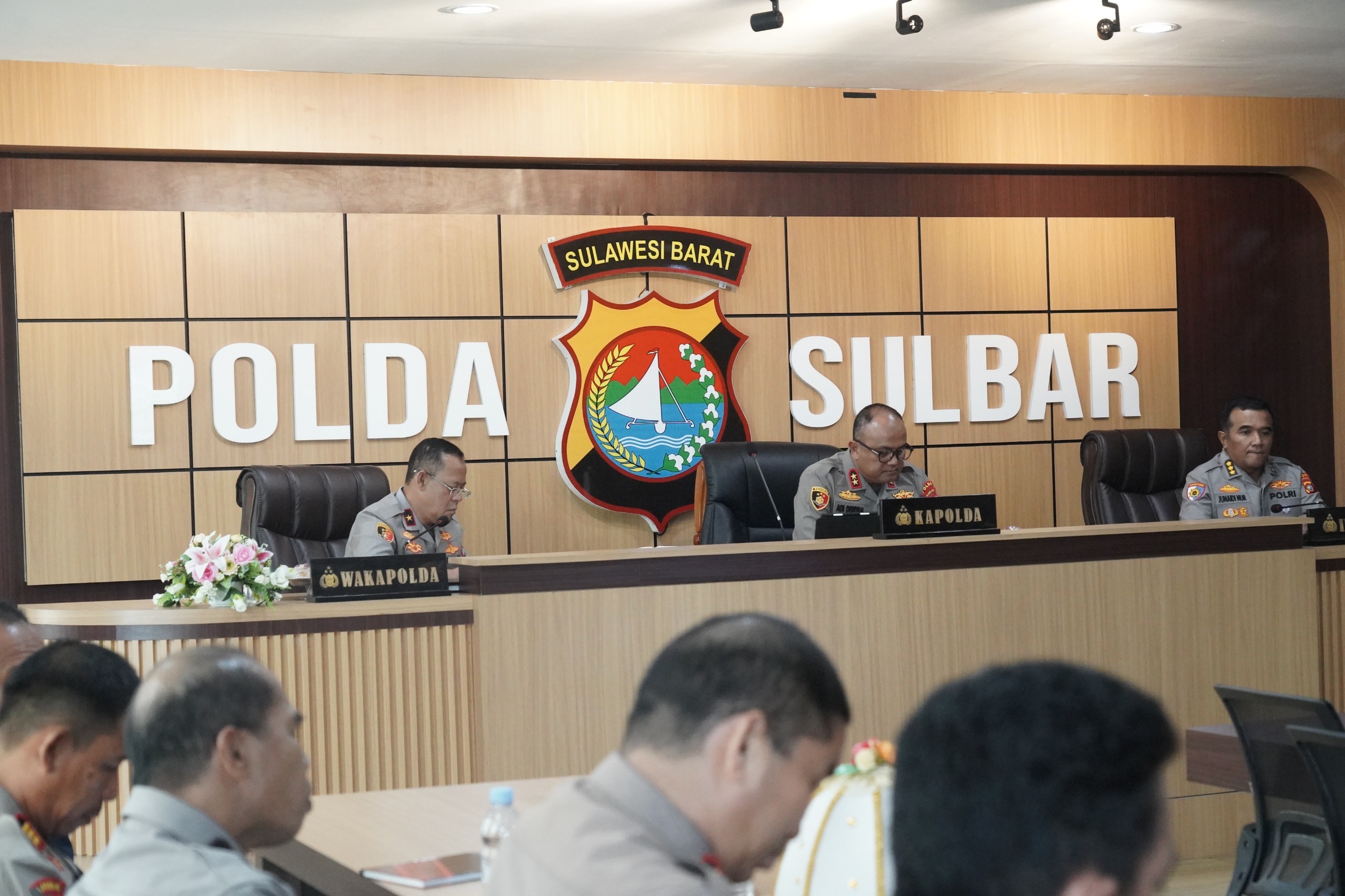 Kapolda Sulbar Beserta PJU Ikuti Penyerahan LHP Keuangan dan Grand Entry Meeting Audit Semester II 2026